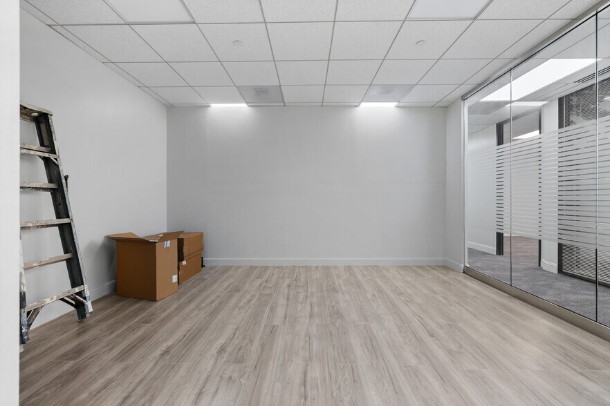 Primary Photo Of 17 S Briar Hollow Ln, Houston Office Residential For Lease