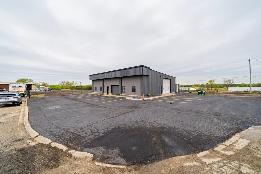 More Photos Of 20604 Burl Ct, Joliet Manufacturing For Sale