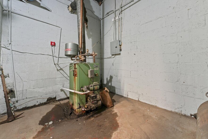 More Photos Of 178 Columbia Tpke, Rensselaer Auto Repair For Sale