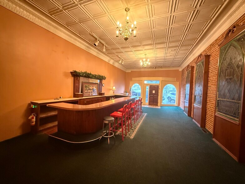 More Photos Of 105 1st Ave N, Lewisburg General Retail For Lease