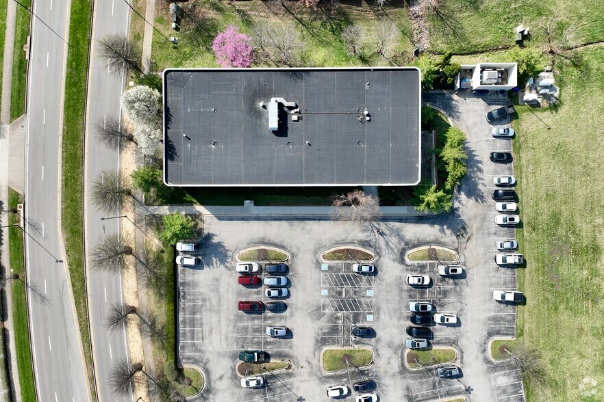 More Photos Of 2517 Sir Barton Way, Lexington Office For Lease