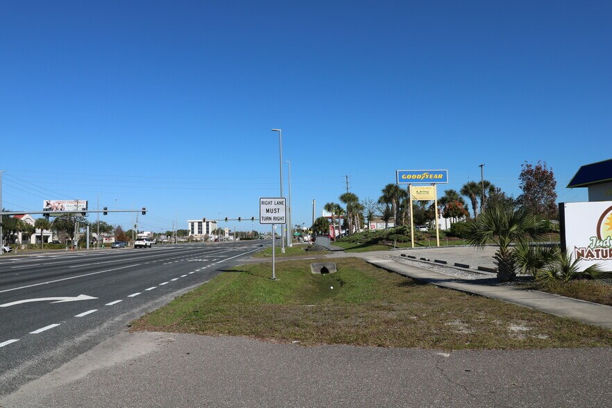 More Photos Of 2418 US Highway 19, Holiday General Retail For Lease