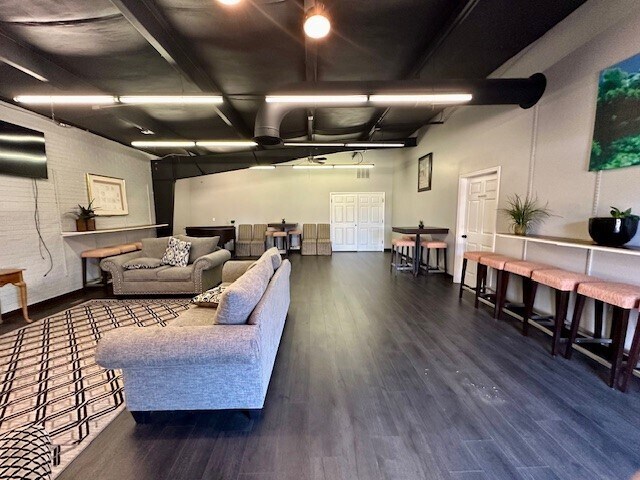 More Photos Of 4207 Summit Ave, Greensboro Light Manufacturing For Lease