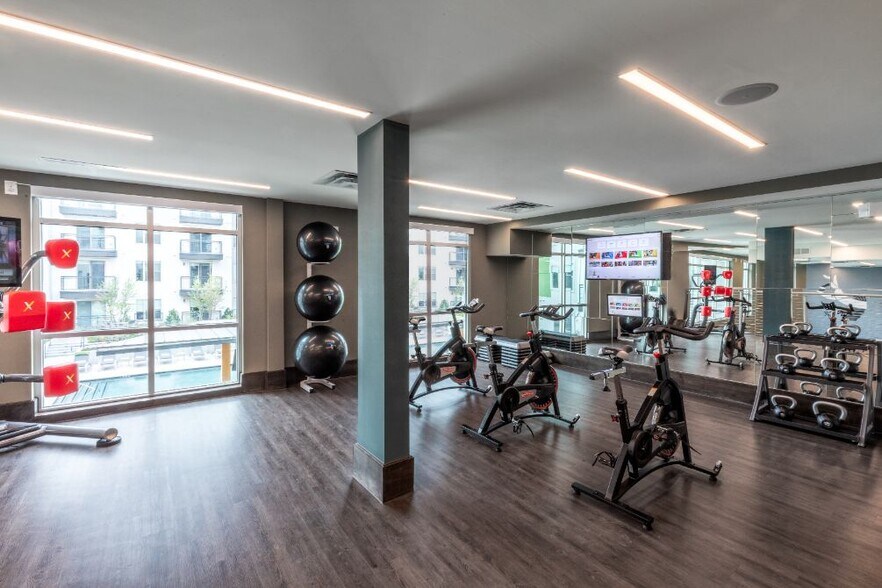 More Photos Of 305 W Commerce St, Dallas Apartments For Lease