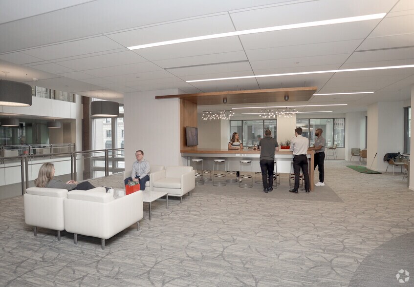 More Photos Of 10 W Market St, Indianapolis Office For Lease