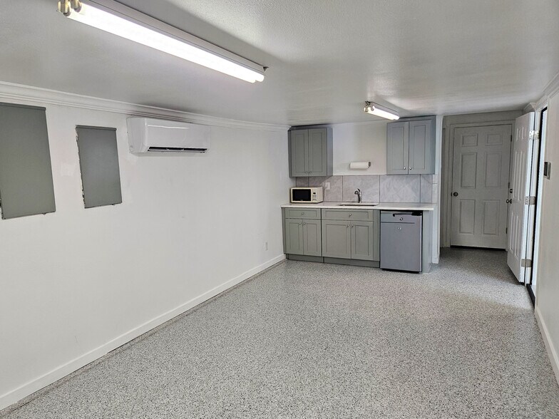 More Photos Of 630 Claride St, Corpus Christi Flex For Sale