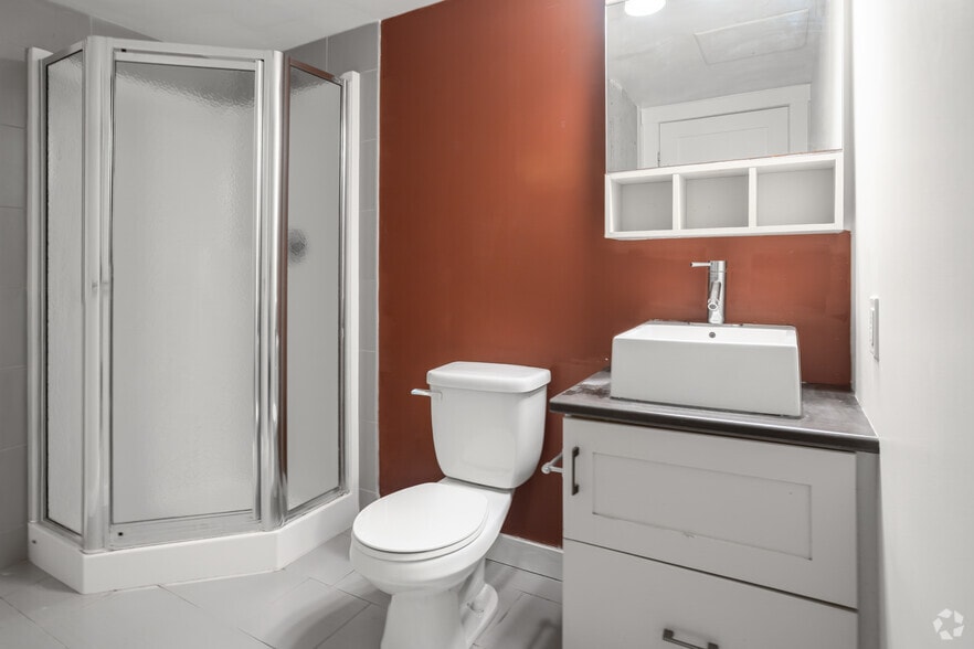 More Photos Of 10047 109 St NW, Edmonton Apartments For Lease
