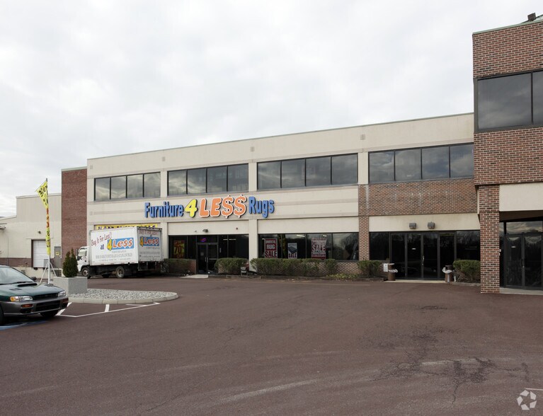 More Photos Of 122 Mill Rd, Oaks Warehouse For Lease