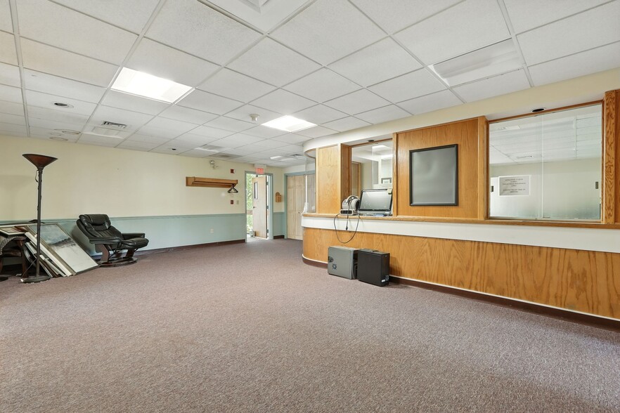 More Photos Of 185 West Ave, Ludlow Medical For Sale