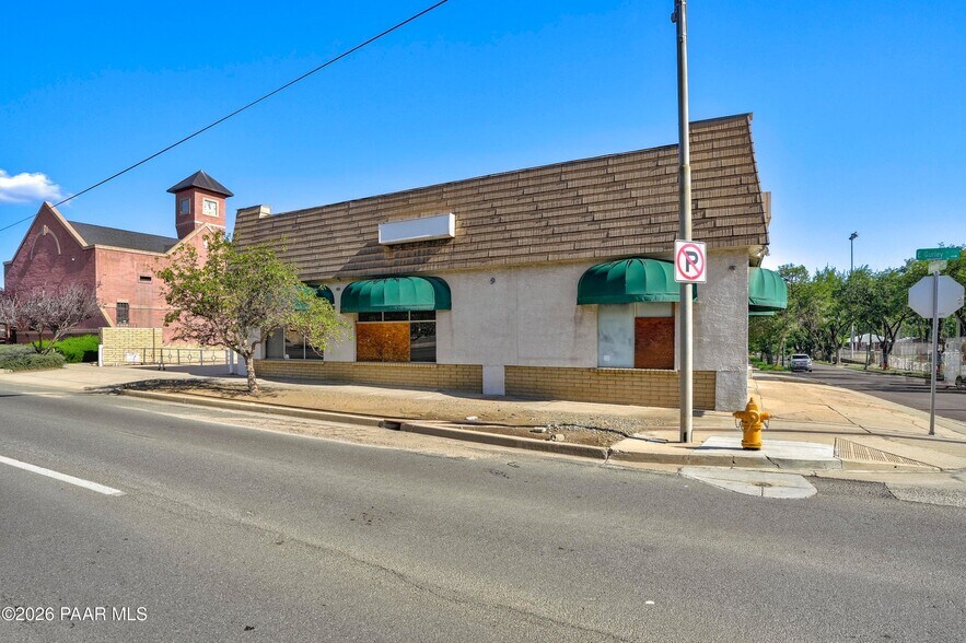 More Photos Of 620 E Gurley St, Prescott Restaurant For Sale