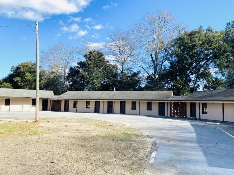 More Photos Of 1330 Main St, Turbeville Hotel For Sale