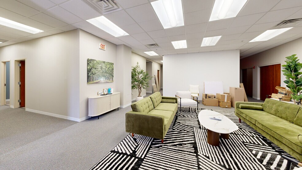 More Photos Of 365 Surryse Rd, Lake Zurich Office For Sale