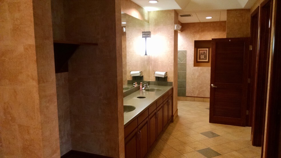 More Photos Of 10133 Sherrill Blvd, Knoxville Medical For Sale