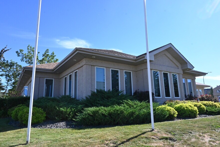 More Photos Of 5128 52nd St, Red Deer Office For Lease