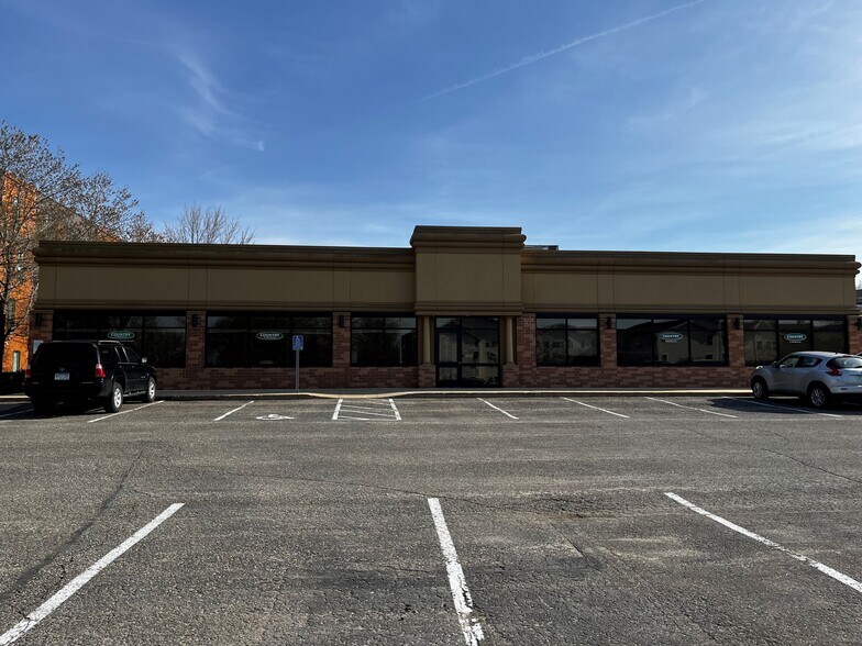 More Photos Of 2001 Second St SW, Rochester Office For Lease