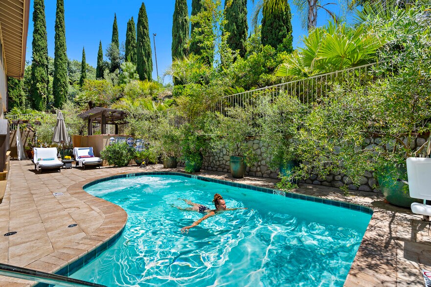 More Photos Of 21095 Raquel Rd, Laguna Beach Specialty For Sale