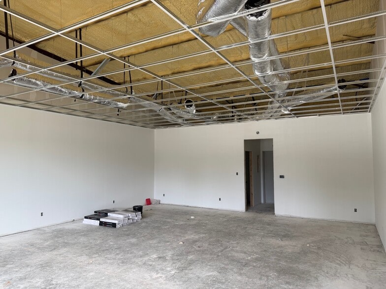 More Photos Of 2906 Westward Dr, Nacogdoches Business Park For Lease