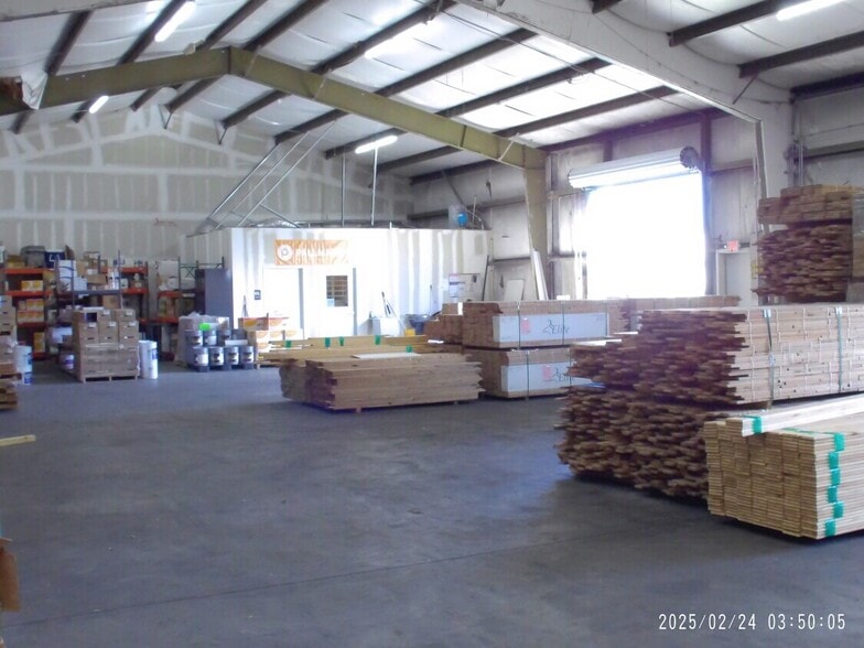 More Photos Of 566-572-3 Appleyard dr, Tallahassee Industrial For Lease
