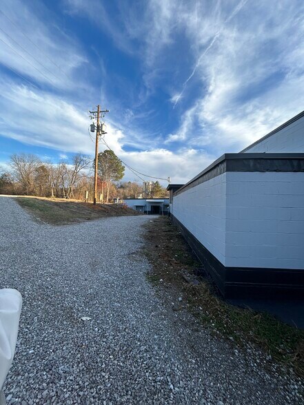 More Photos Of 4744 Singleton Station Rd, Louisville Distribution For Lease