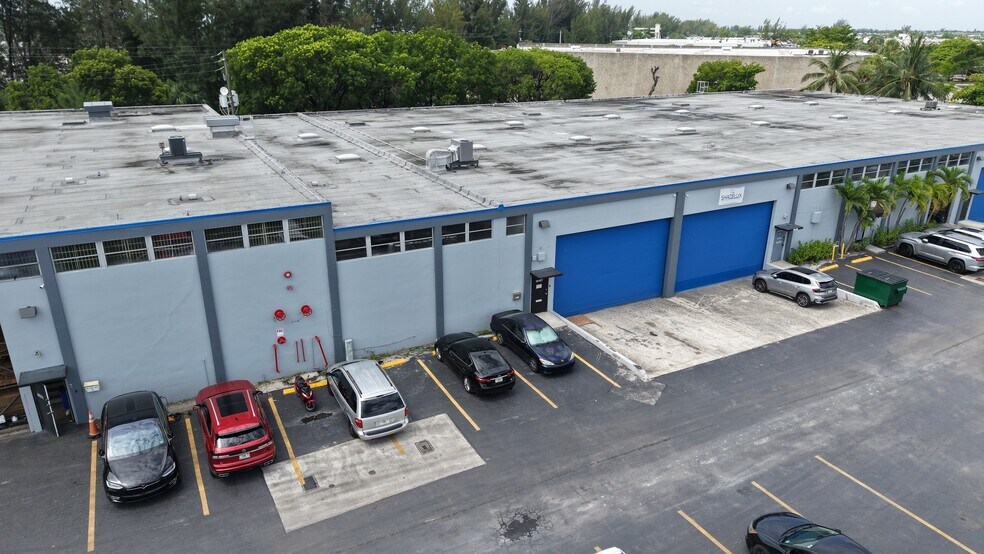 More Photos Of 16401-16413 NW 8th Ave, Miami Distribution For Lease