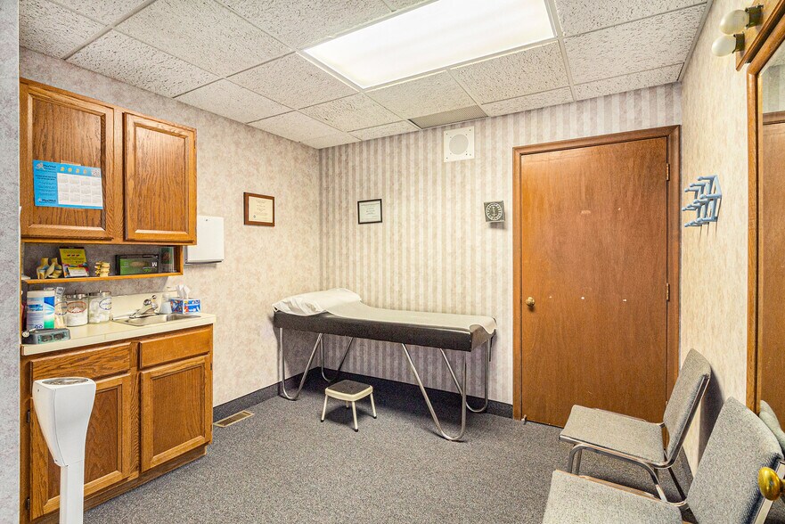 More Photos Of 1121-1127 Villa Linde Ct, Flint Medical For Sale