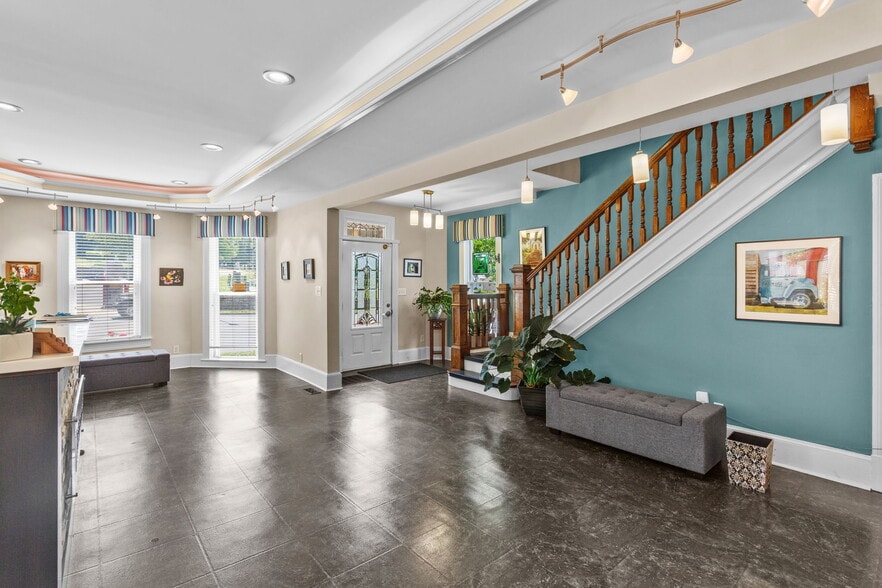More Photos Of 380 E Market St, Harrisonburg Office For Lease