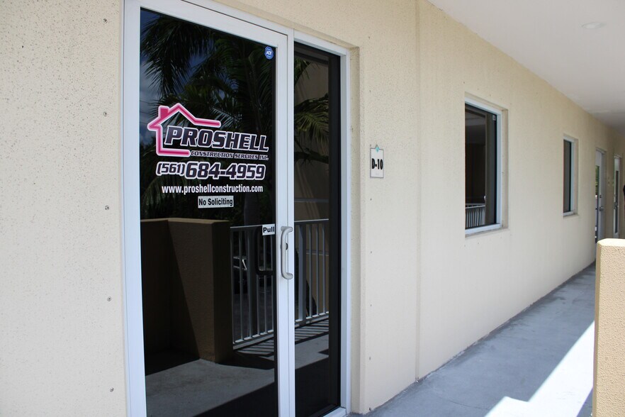 More Photos Of 2731 Vista Pky, West Palm Beach Showroom For Sale