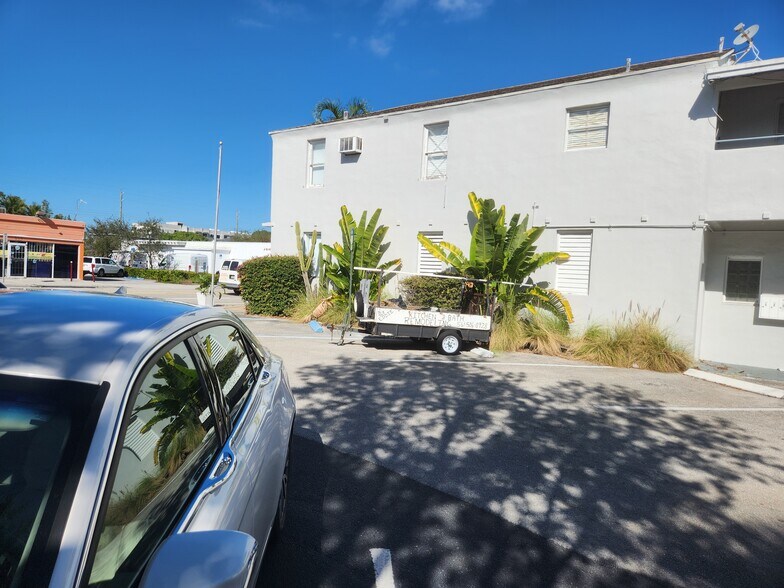 More Photos Of 818 N Dixie Hwy, Lake Worth Storefront Retail Residential For Lease