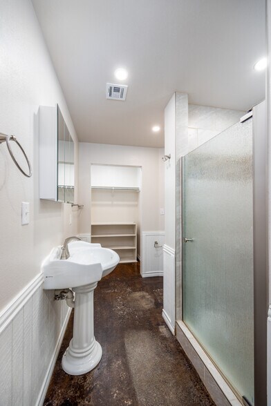 More Photos Of 12625 Sandpiper Rd, Thackerville Specialty For Sale