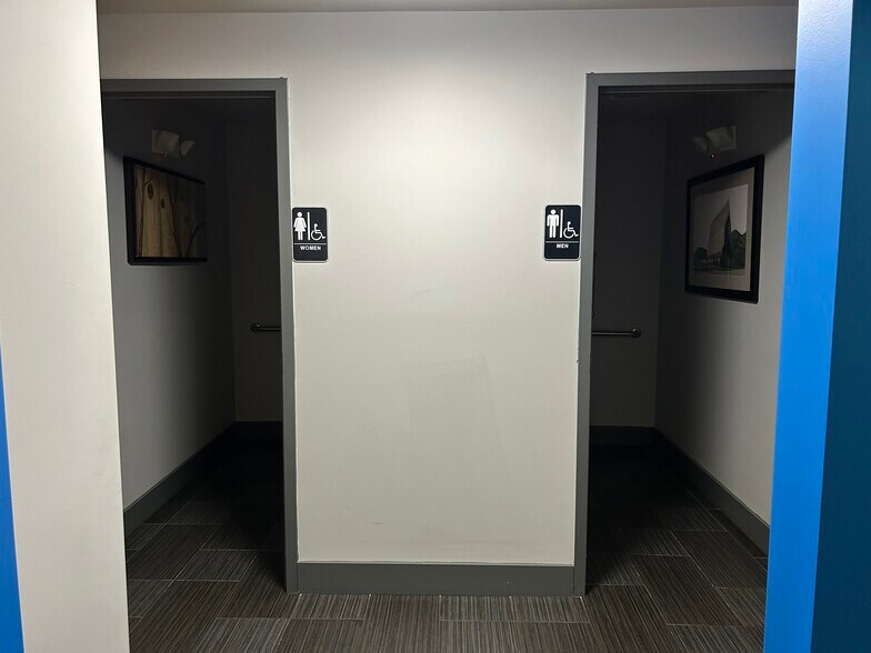 More Photos Of 2575 Willow Point Way, Knoxville Office For Lease