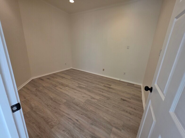 More Photos Of 5601-5605 Virginia Pky, McKinney Medical For Lease