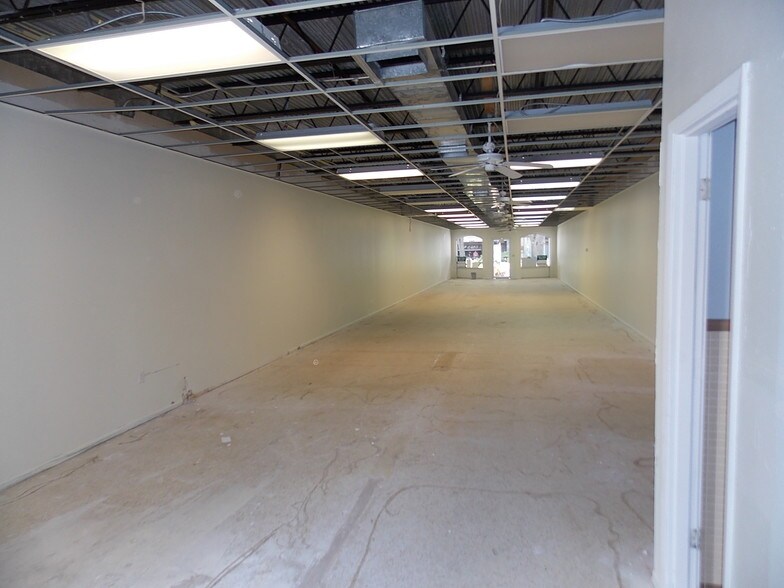 More Photos Of 1439-1443 Main St, Sarasota Storefront For Lease