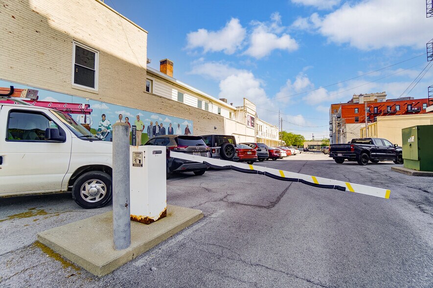 More Photos Of 112-120 N West St, Lima Storefront Retail Office For Lease