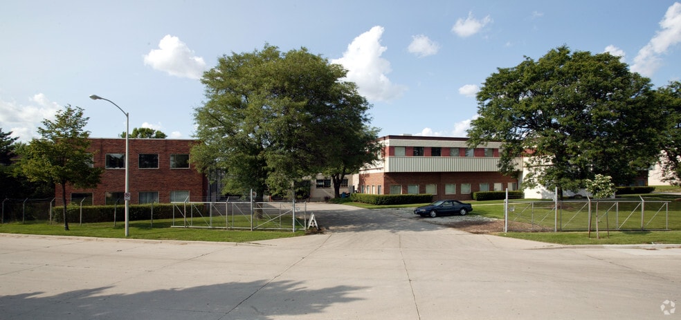 More Photos Of 5200 W Clinton Ave, Milwaukee Warehouse For Lease