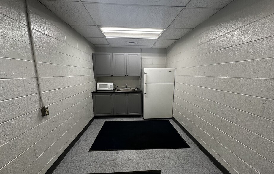 More Photos Of 23680 Research Dr, Farmington Hills Warehouse For Sale