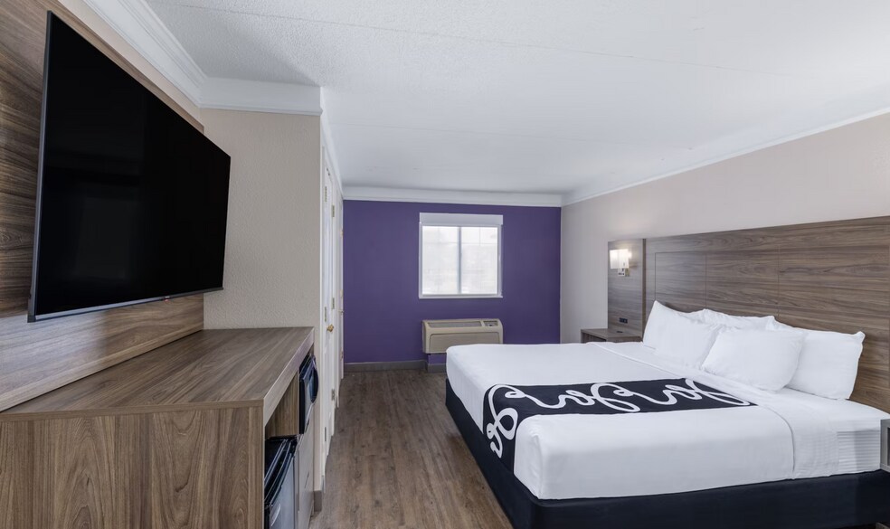 More Photos Of 9461 Lenexa Dr, Lenexa Hotel For Sale