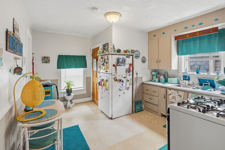 More Photos Of 400 Thames St, Bristol Multifamily For Sale