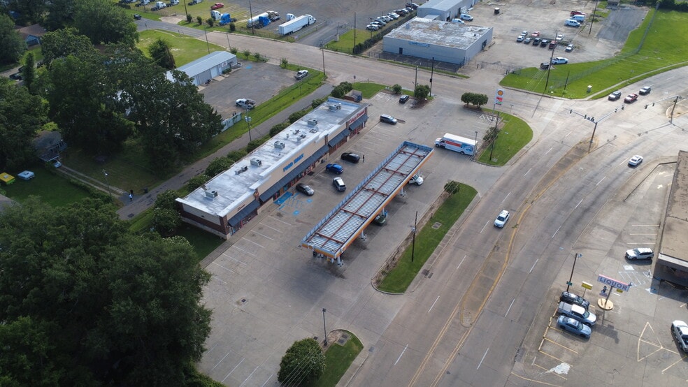 More Photos Of 1416 Hollywood Ave, Shreveport Service Station For Lease