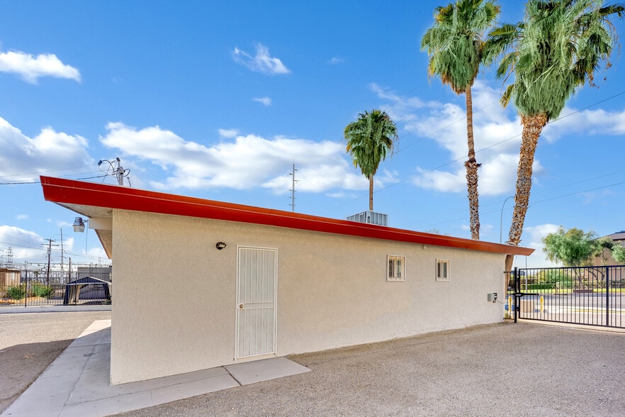 More Photos Of 1610 E Sahara Ave, Las Vegas Storefront Retail Office For Sale