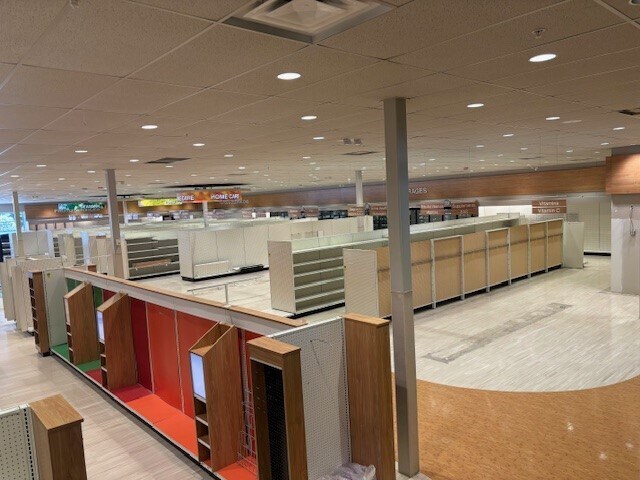 More Photos Of 8239 Waterville Swanton Rd, Waterville Drugstore For Lease