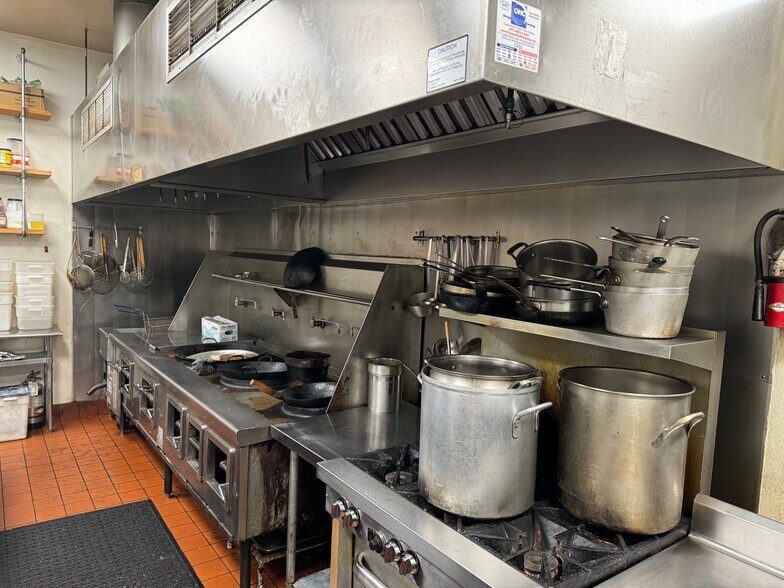 More Photos Of 15-85 Division Ave, Eugene General Retail For Lease