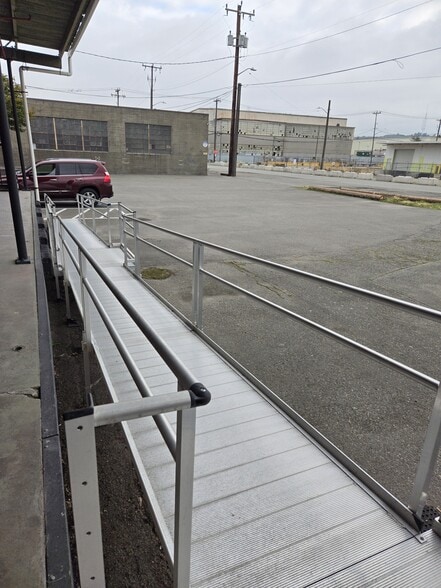 More Photos Of 5015-5025 Colorado Ave S, Seattle Warehouse For Lease