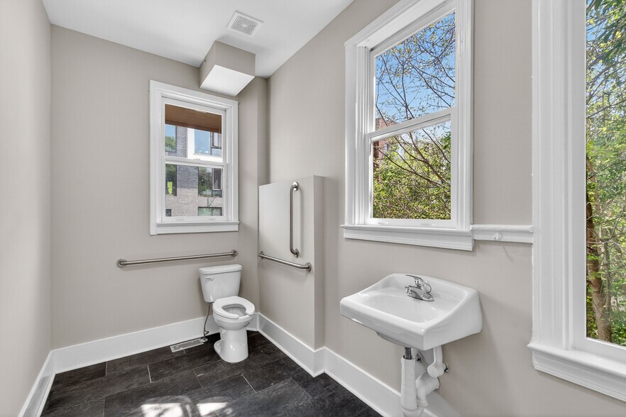 More Photos Of 208 St Marys St, Raleigh Loft Creative Space For Sale