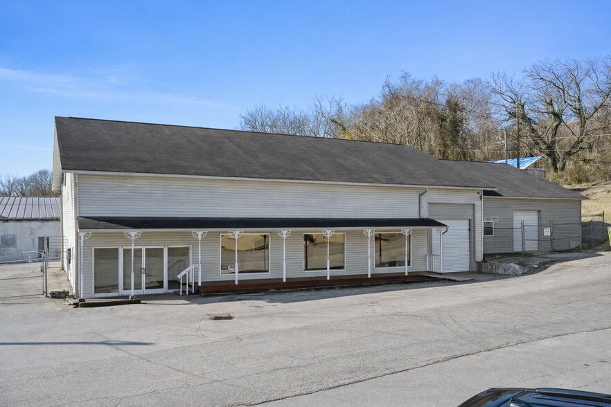 More Photos Of 476 N Main St, Clinton General Retail For Sale