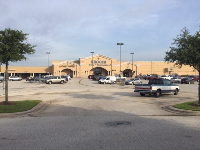 More Photos Of 9105-9125 W Sam Houston Pky N, Houston Unknown For Lease