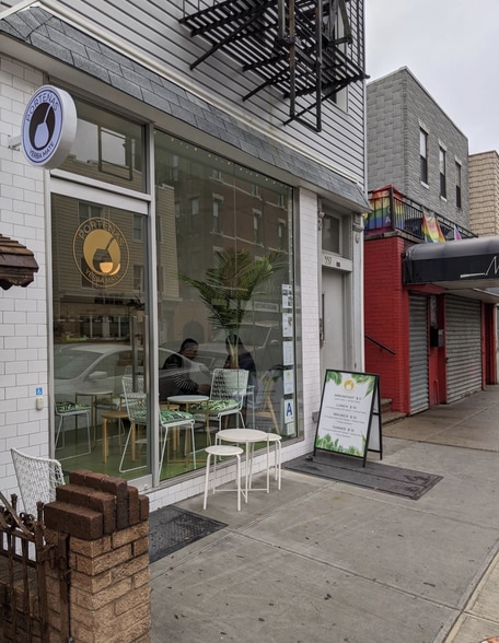 More Photos Of 557 Lorimer St, Brooklyn Storefront Retail Residential For Lease