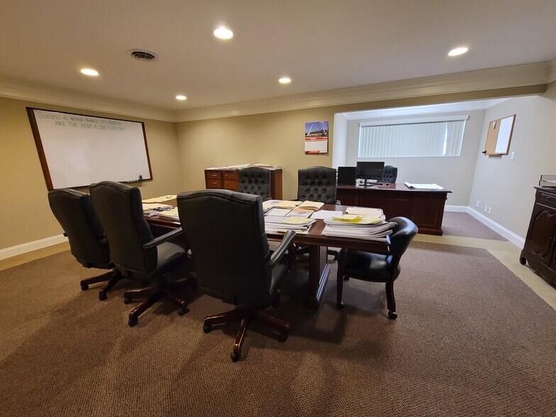 More Photos Of 626 N Grant St, Waynesboro Bank For Lease