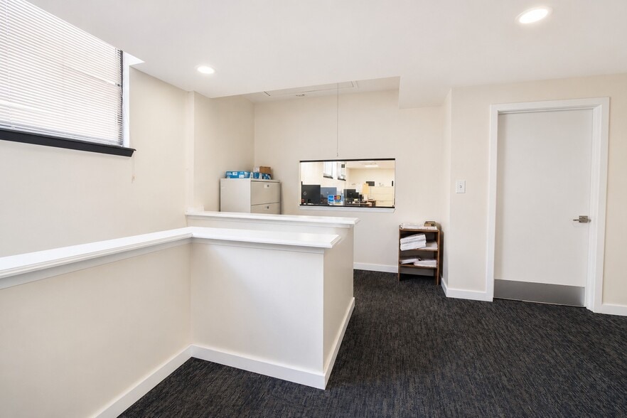 More Photos Of 585 Meserole St, Brooklyn Warehouse For Sale