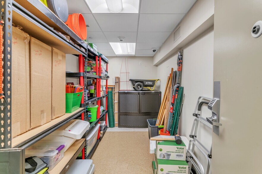 More Photos Of 85 Elm St, West Springfield Storefront Retail Office For Lease