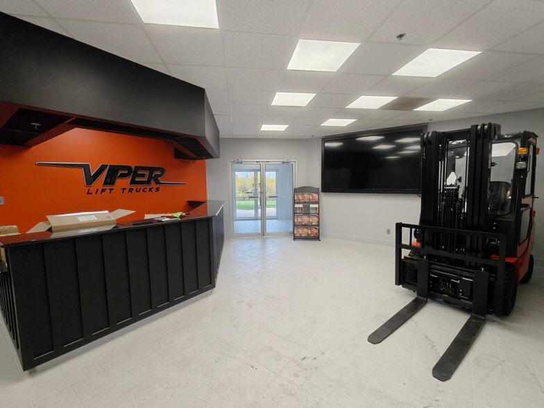 More Photos Of 4610 Prime Pky, Mchenry Service For Lease